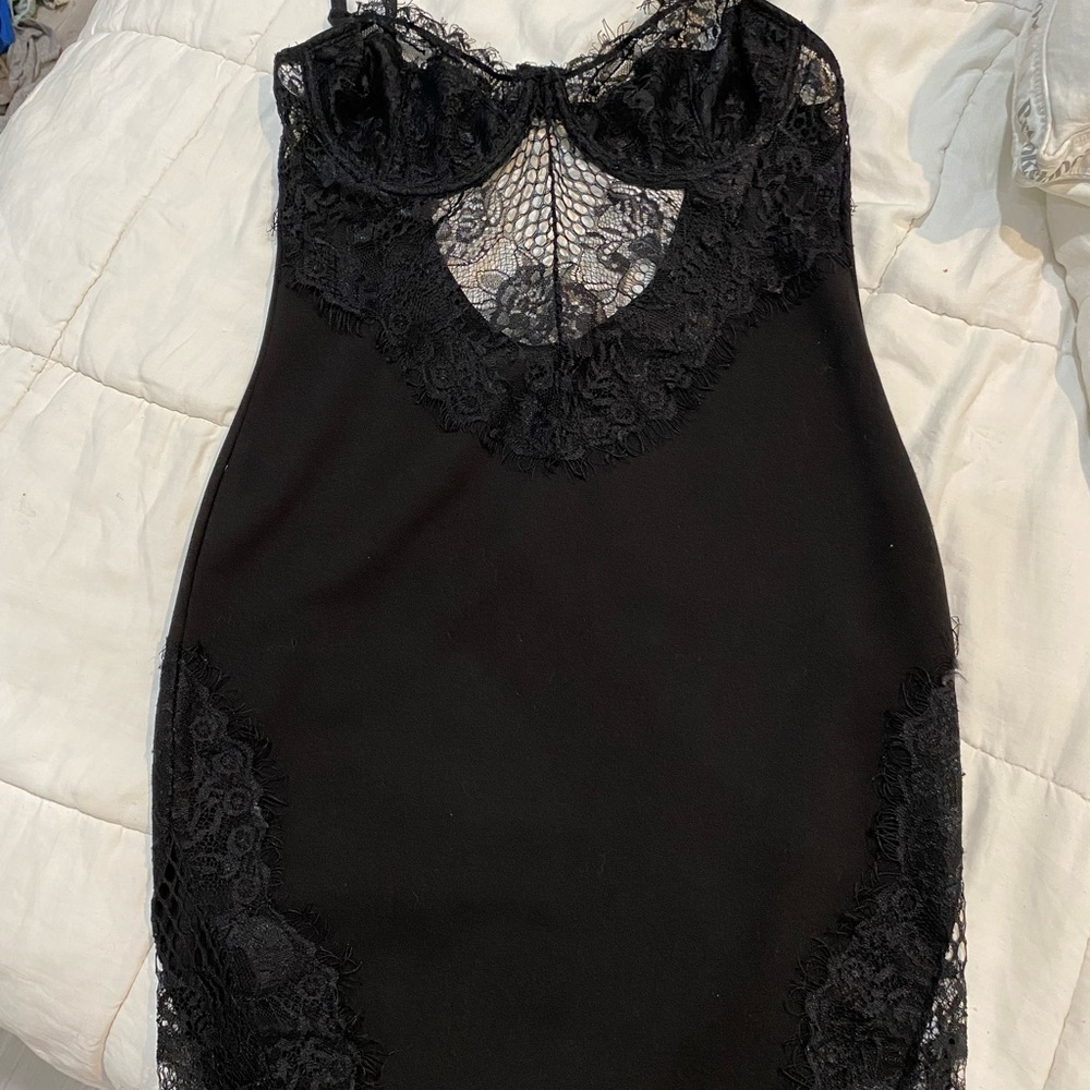 Windsor size M black lace party dress